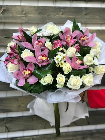 Букет цветов из: Розы и Хризантемы в Новом Приморского края