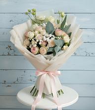 Букет цветов из:  Розы и Лизиантусы в Новом Приморского края
