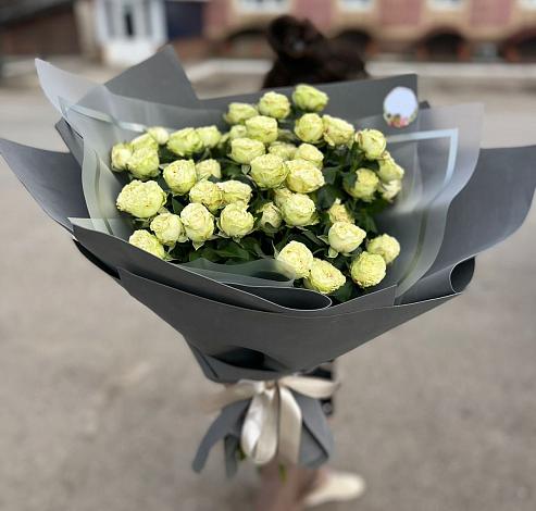 Букет Белые кустовые розы Солинеро в Новом Приморского края