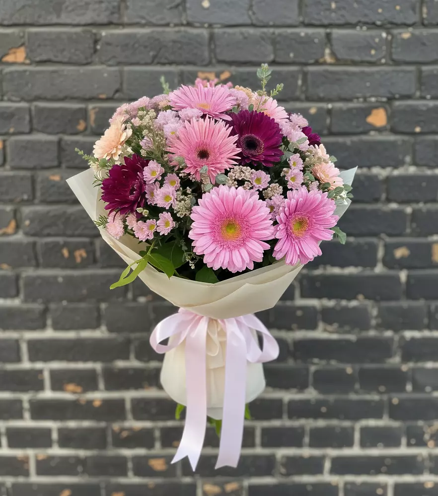 Букет яркие краски в Новом Приморского края Букет цветов из: Герберы и Хризантемы в Новом Приморского края