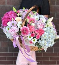 Цветочная композиция из Розы, Хризантемы, Пионы и Лизиантусы в корзине #REPLACE_PRED# Новом Приморского края