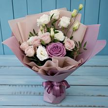 Букет цветов из:  Розы и Лизиантусы в Новом Приморского края