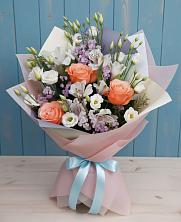 Букет цветов из:  Лизиантусы, Розы, Альстромерии и Гипсофила в Новом Приморского края