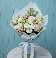 Букет цветов из:  Розы и Лизиантусы в Новом Приморского края