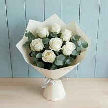 Букет Белые розы в Эвкалипте в Новом Приморского края