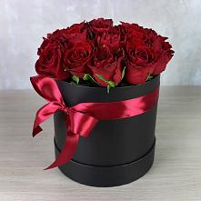 Цветочная композиция из Розы в шляпной коробке в Новом Приморского края