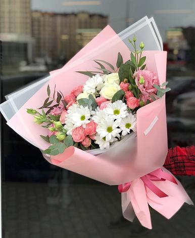 Букет цветов из: Розы, Лизиантусы и Хризантемы в Новом Приморского края