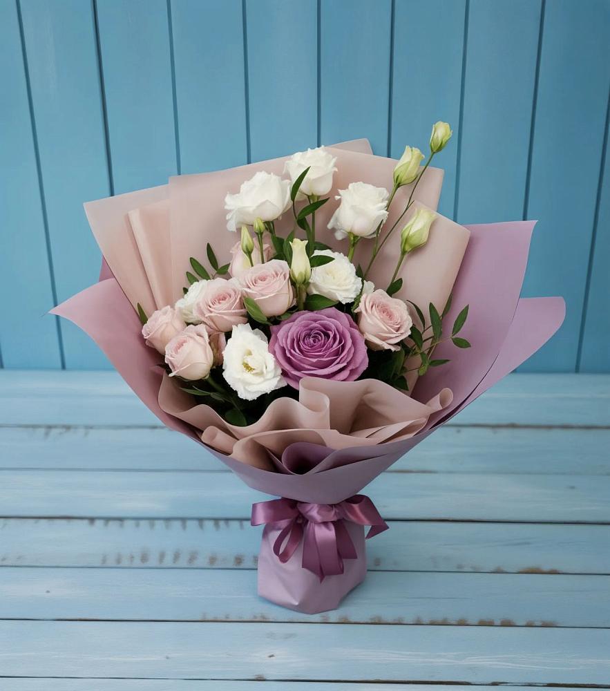 Букет цветов из: Розы и Лизиантусы в Новом Приморского края